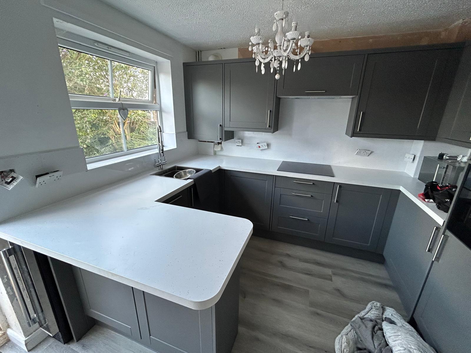 Grey Shaker Kitchen with Quartz Worktops & Peninsula Breakfast Bar